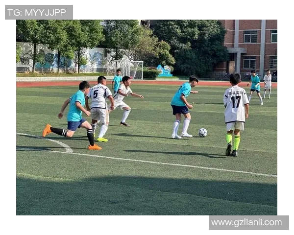 右脚球技卓越的足球明星们如何在绿茵场上展现风采与实力