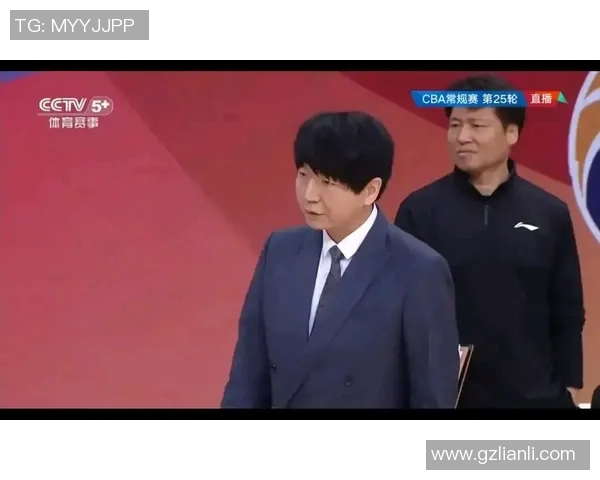 重庆足球队灵活应变的战术探索与发展之路