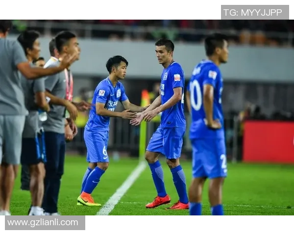 恒大足球明星太太们的生活与事业：她们背后的故事与荣耀